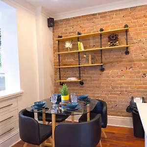 https://superb-2-bed-in-plateau-10min-to-mont-royal-metro.hotels-in-montreal.org